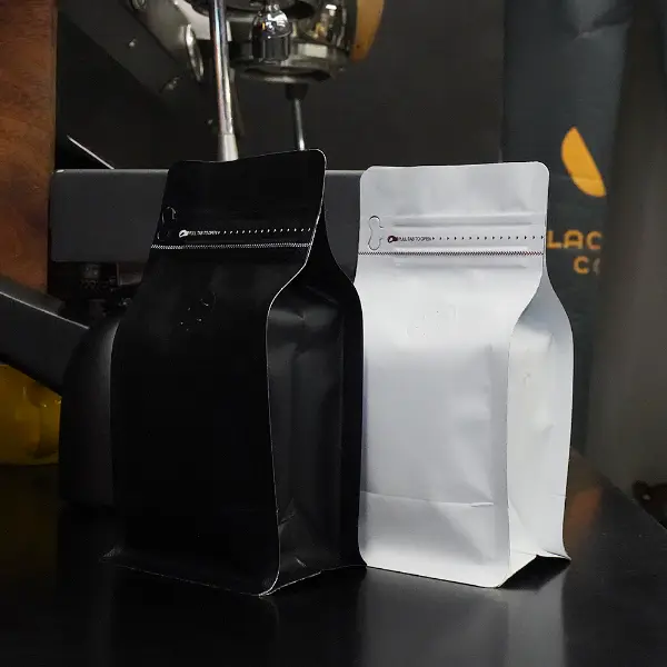 재밀봉 가능한 지퍼가 있는 흑백 150g 스톡 커피백