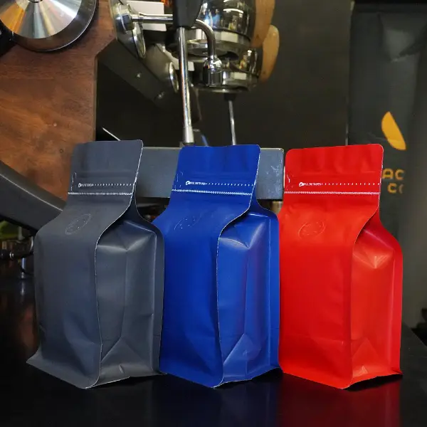 150G 스톡 커피백 색상 중 파란색, 빨간색, 회색 색상 옵션이 있습니다
