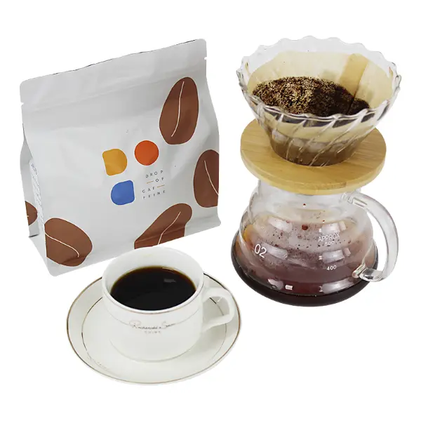 V60 커피 필터 페이퍼에 유리 커피 드리퍼
